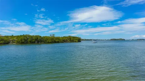 5027 Kestral Park Sarasota FL 34231