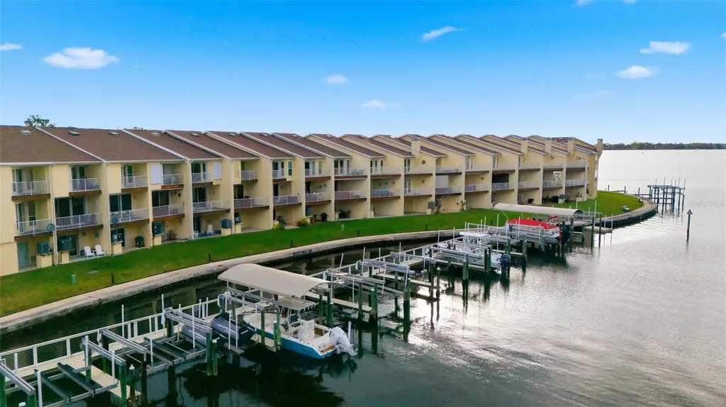 140 Brent Circle Oldsmar FL 34677