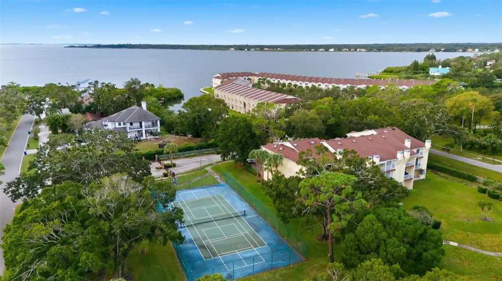 140 Brent Circle Oldsmar FL 34677
