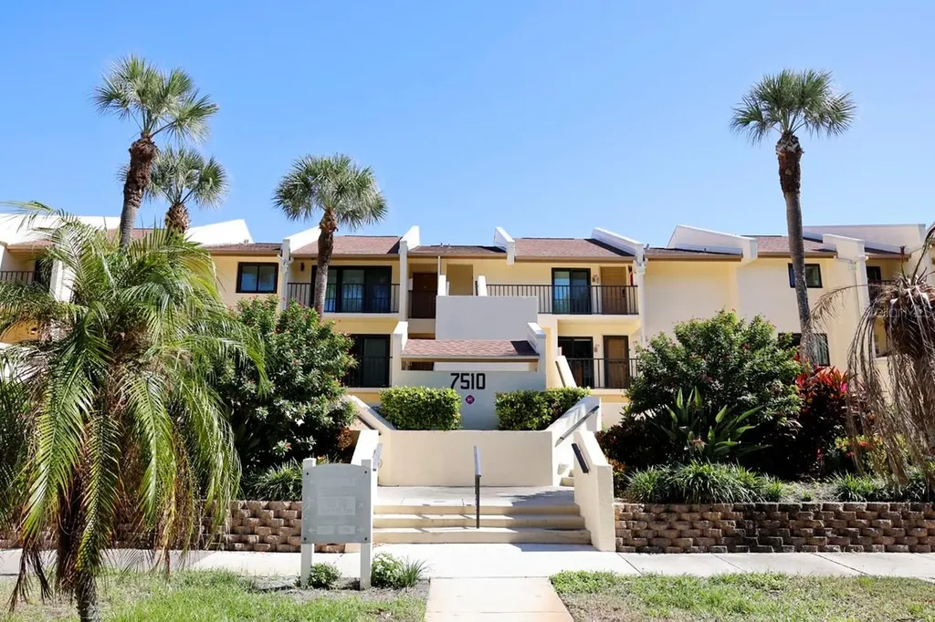 7510 Sunshine Skyway Lane S St Petersburg FL 33711
