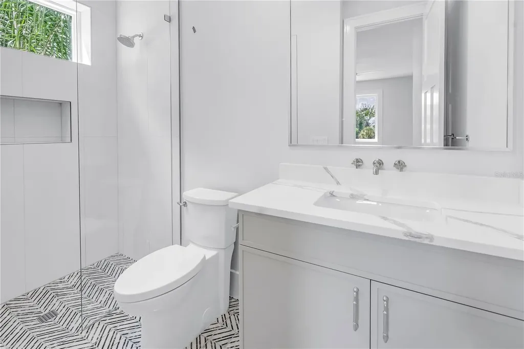 646 Calle Del Otono Sarasota FL 34242