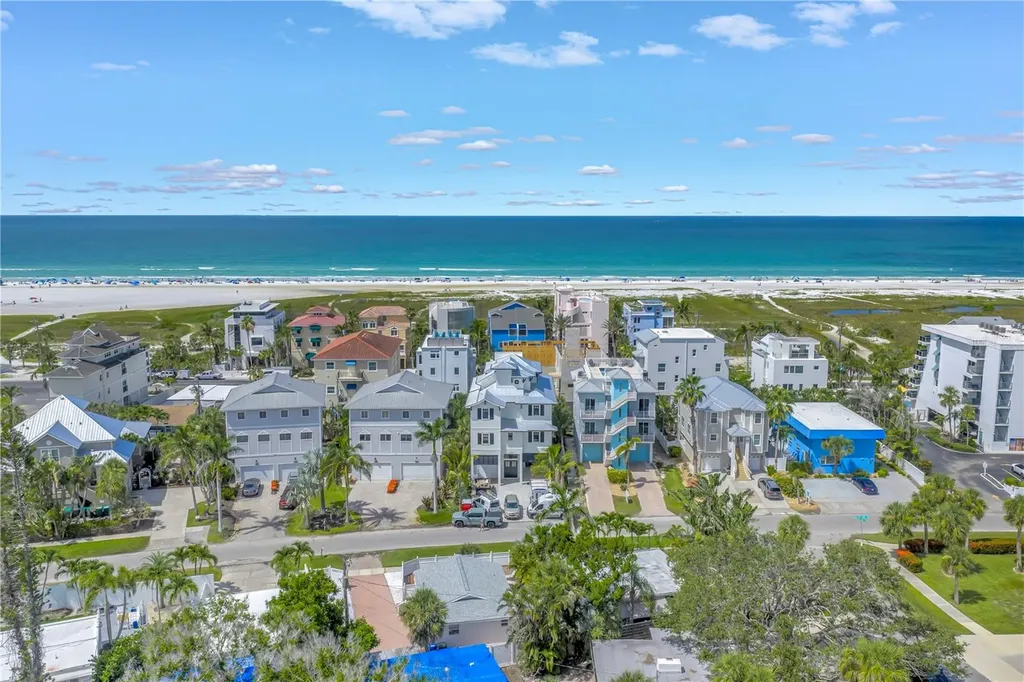 646 Calle Del Otono Sarasota FL 34242