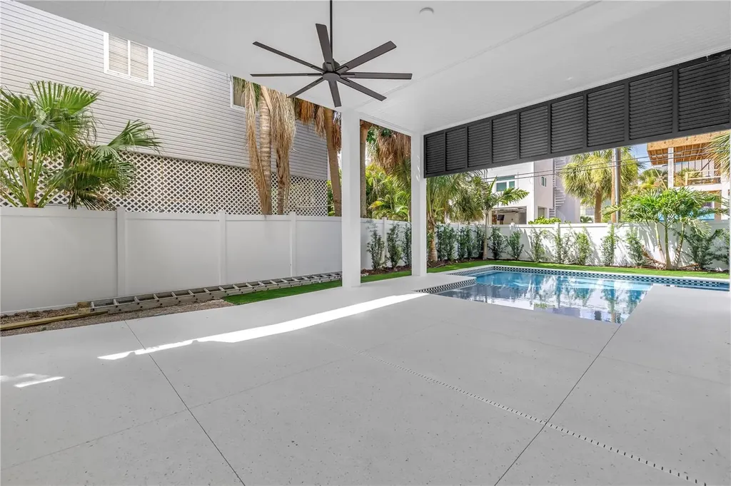 646 Calle Del Otono Sarasota FL 34242