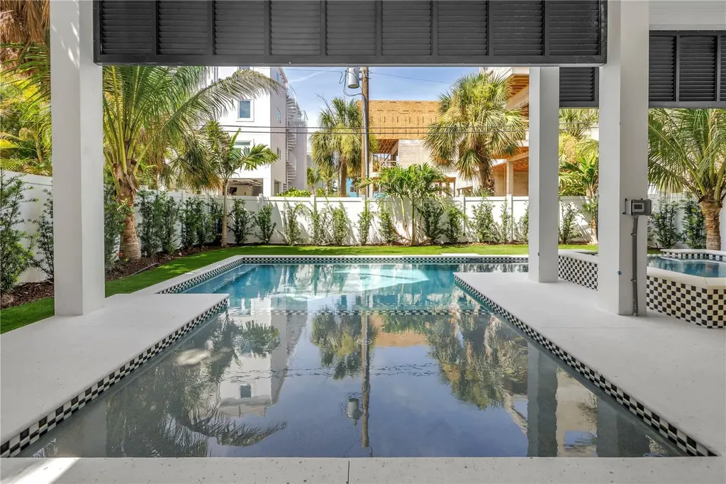 646 Calle Del Otono Sarasota FL 34242