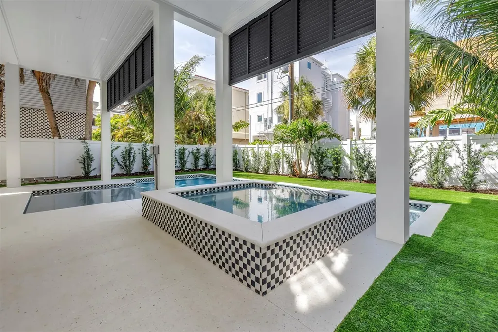 646 Calle Del Otono Sarasota FL 34242