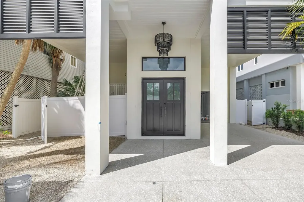 646 Calle Del Otono Sarasota FL 34242