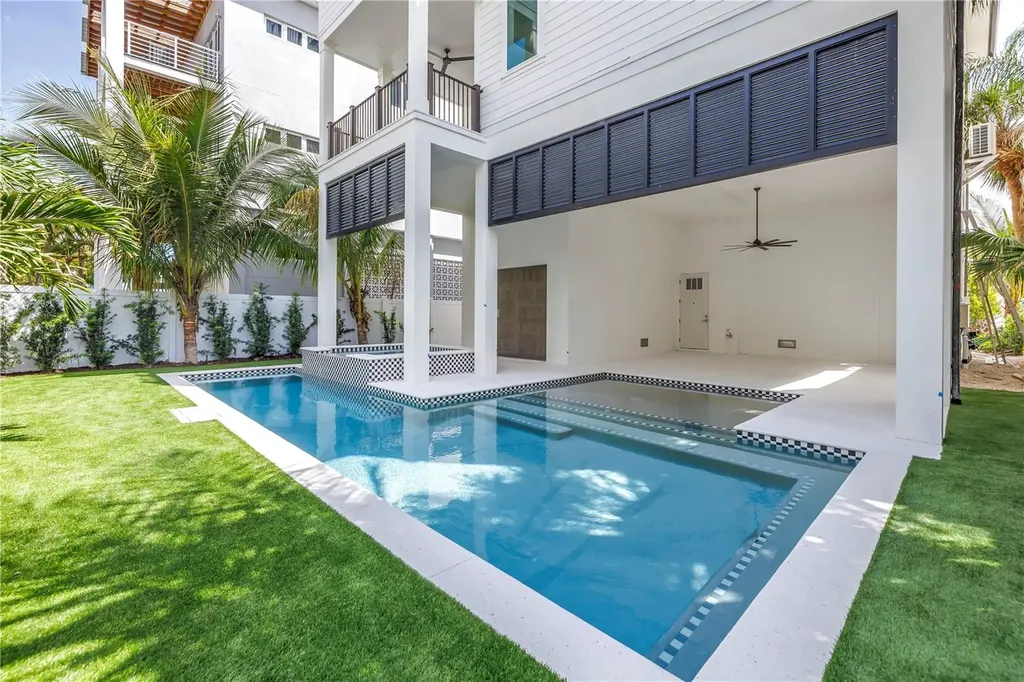 646 Calle Del Otono Sarasota FL 34242