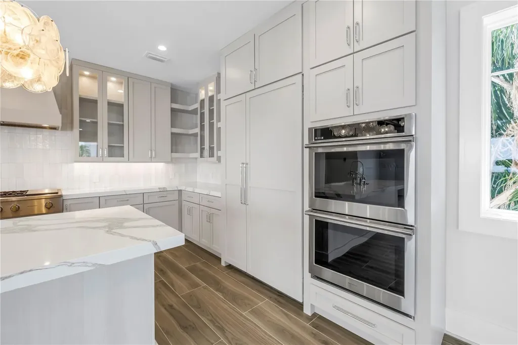 646 Calle Del Otono Sarasota FL 34242