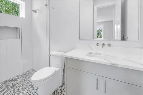 646 Calle Del Otono Sarasota FL 34242