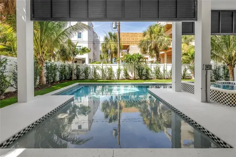 646 Calle Del Otono Sarasota FL 34242