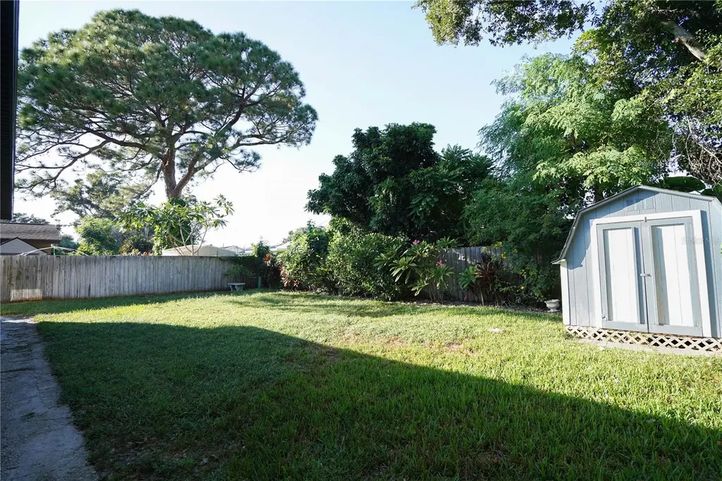 5817 Dartmouth Avenue N St Petersburg FL 33710
