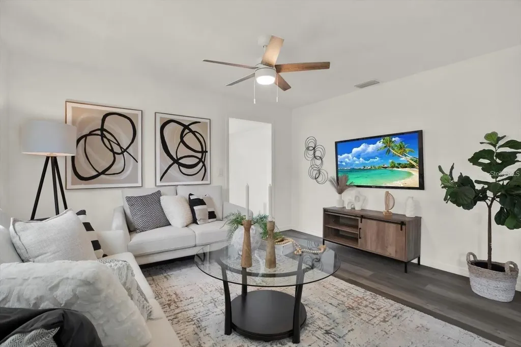 4082 38th Avenue N St Petersburg FL 33713