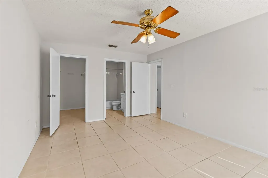 4003 Nestle Oaks Place Tampa FL 33613