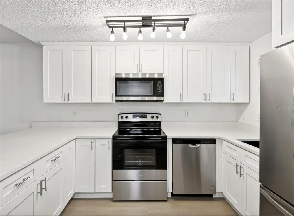 1524 Lakeview Road Clearwater FL 33756