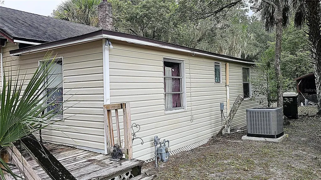372 W Collins Street Umatilla FL 32784