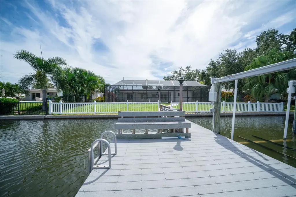 5119 Venetian Boulevard NE St Petersburg FL 33703