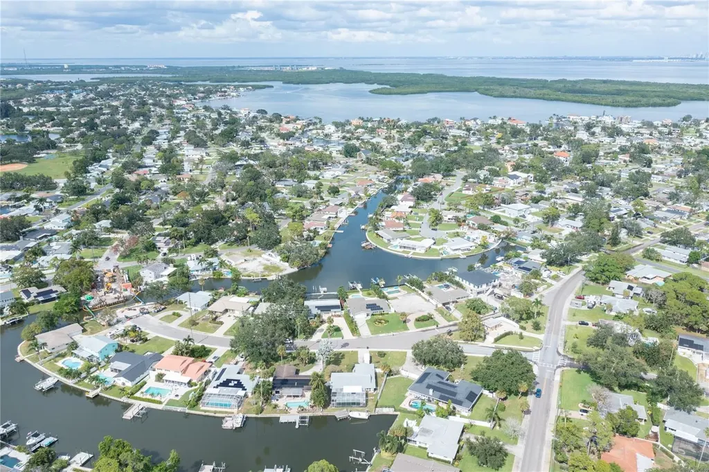 5119 Venetian Boulevard NE St Petersburg FL 33703