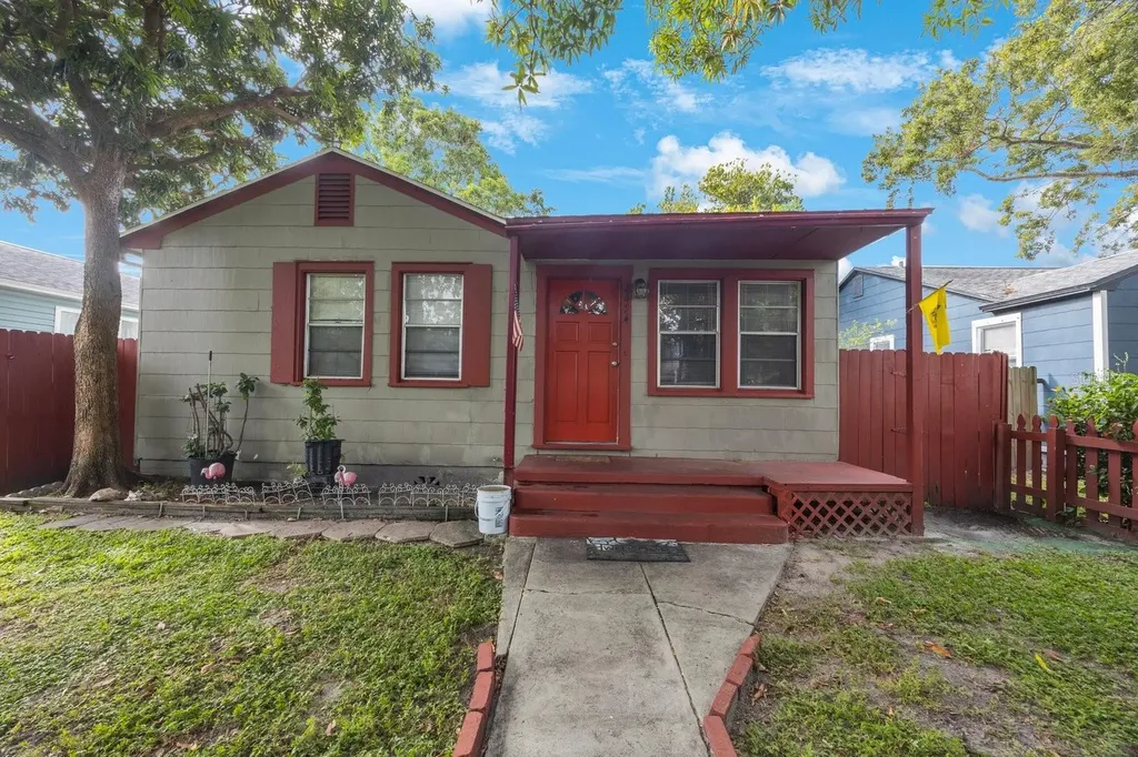 2454 6th Avenue N St Petersburg FL 33713