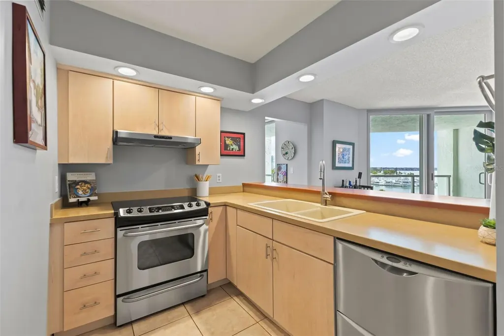 1111 N Gulfstream Avenue Sarasota FL 34236