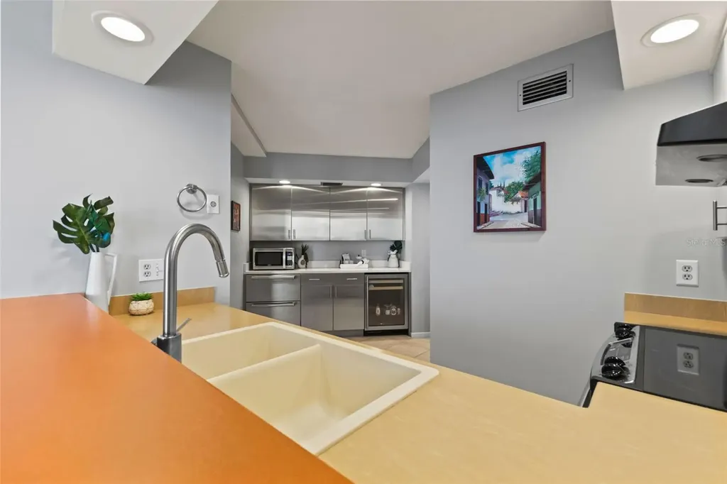 1111 N Gulfstream Avenue Sarasota FL 34236