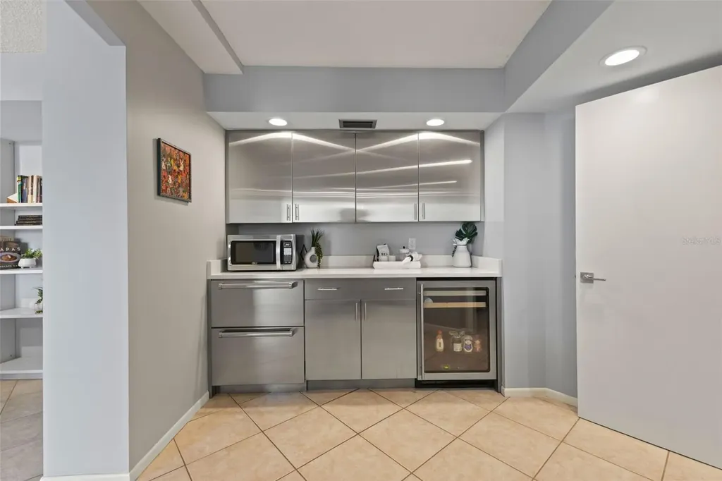 1111 N Gulfstream Avenue Sarasota FL 34236