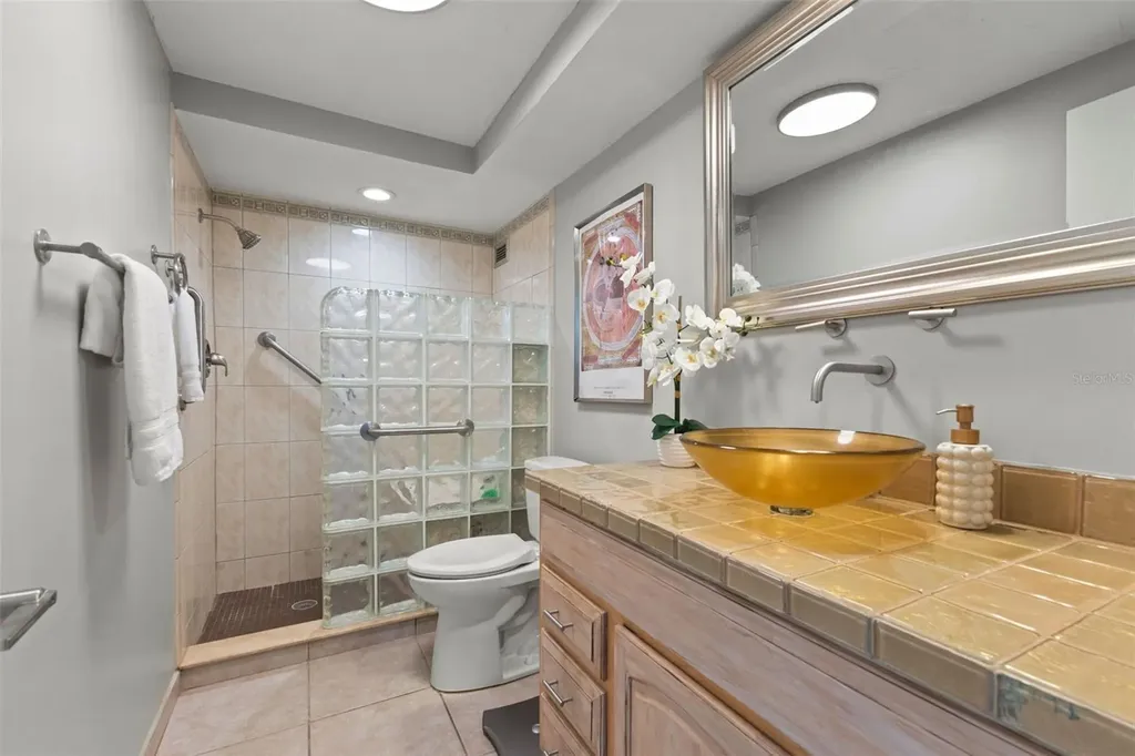 1111 N Gulfstream Avenue Sarasota FL 34236