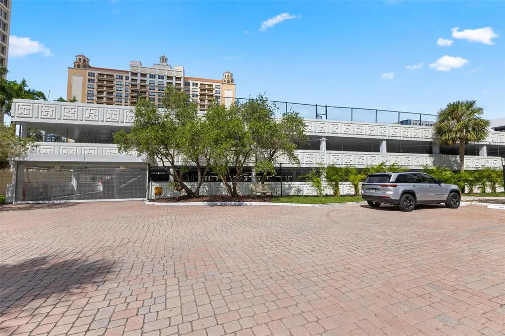 1111 N Gulfstream Avenue Sarasota FL 34236