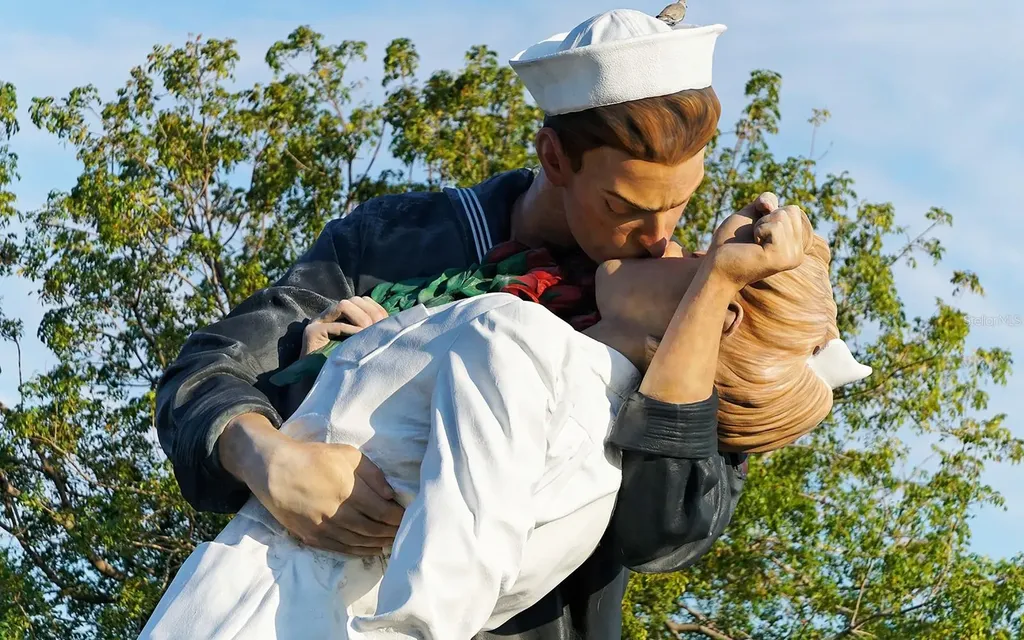 1111 N Gulfstream Avenue Sarasota FL 34236