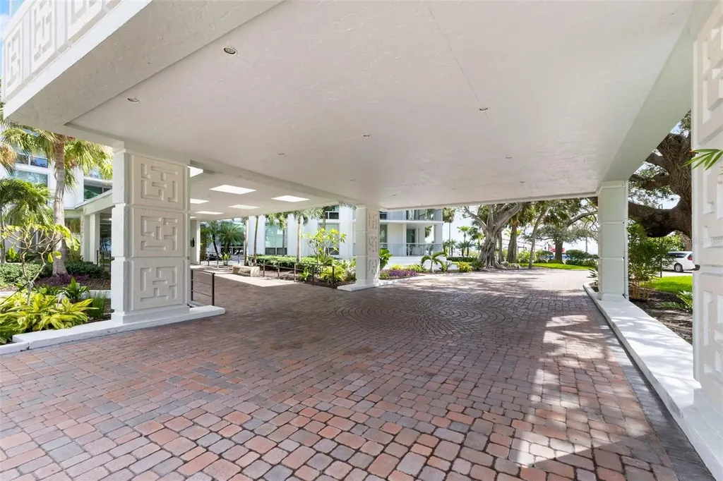 1111 N Gulfstream Avenue Sarasota FL 34236