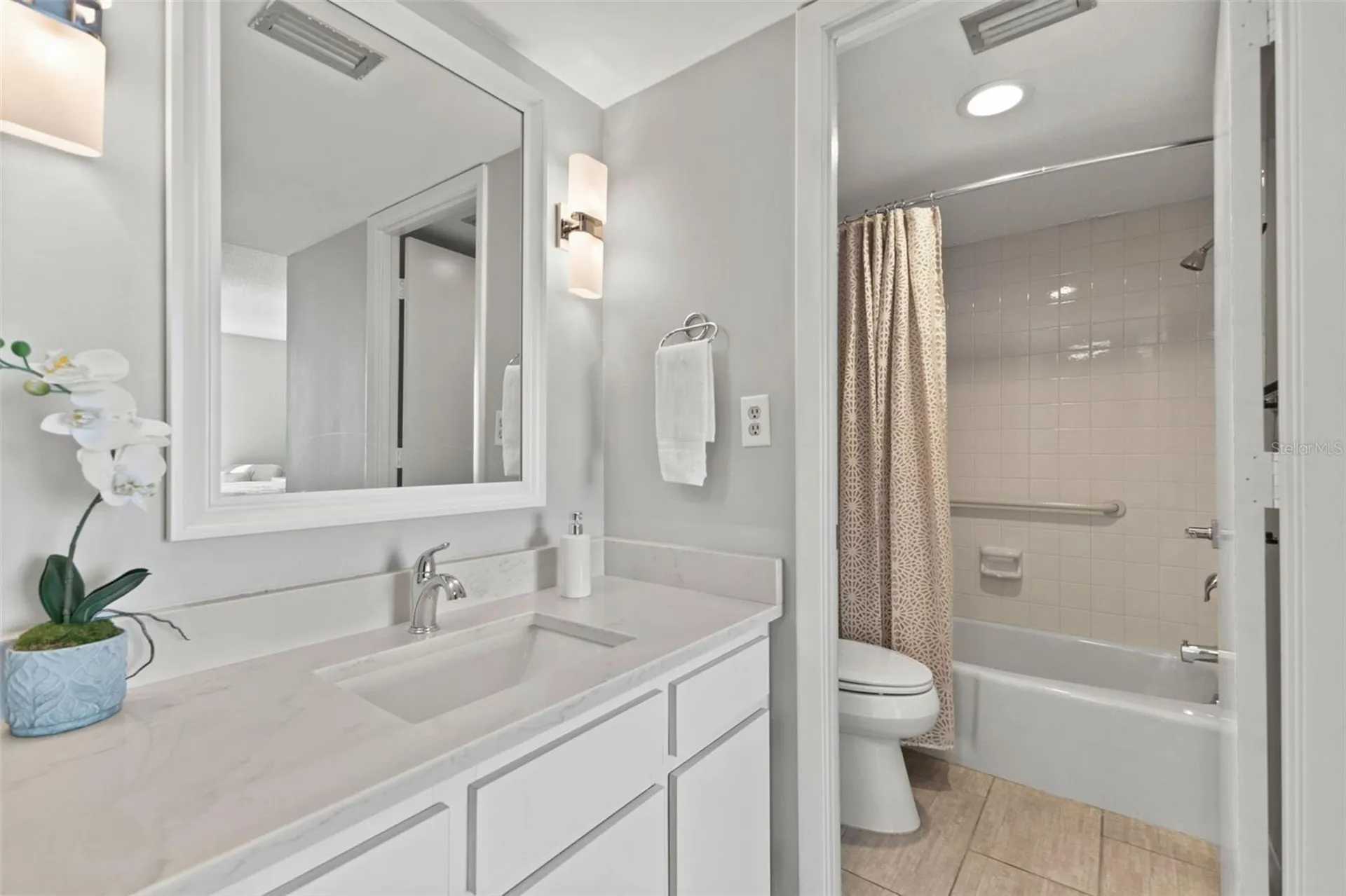 1111 N Gulfstream Avenue Sarasota FL 34236