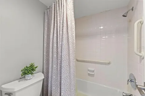 1111 N Gulfstream Avenue Sarasota FL 34236