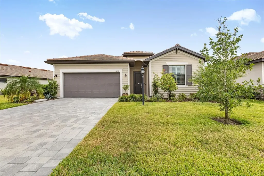 5235 Coral Reef Way Bradenton FL 34211