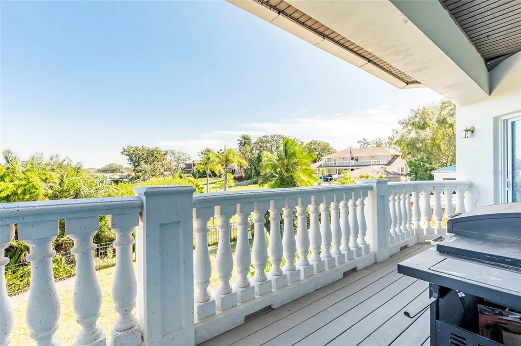 2268 Kings Point Drive Largo FL 33774