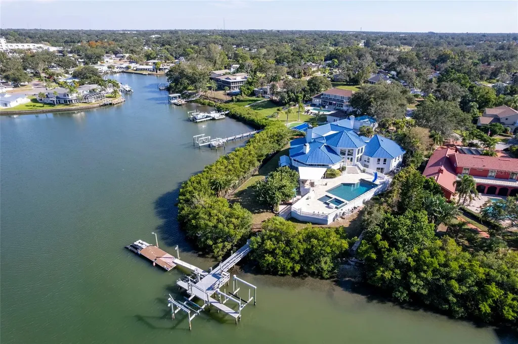 2268 Kings Point Drive Largo FL 33774