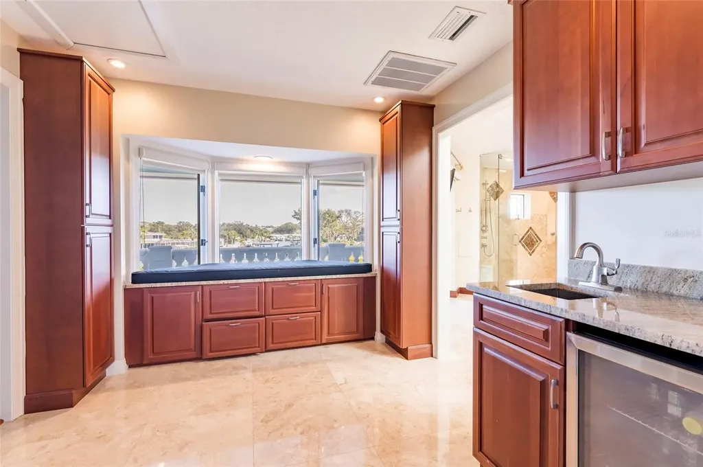2268 Kings Point Drive Largo FL 33774