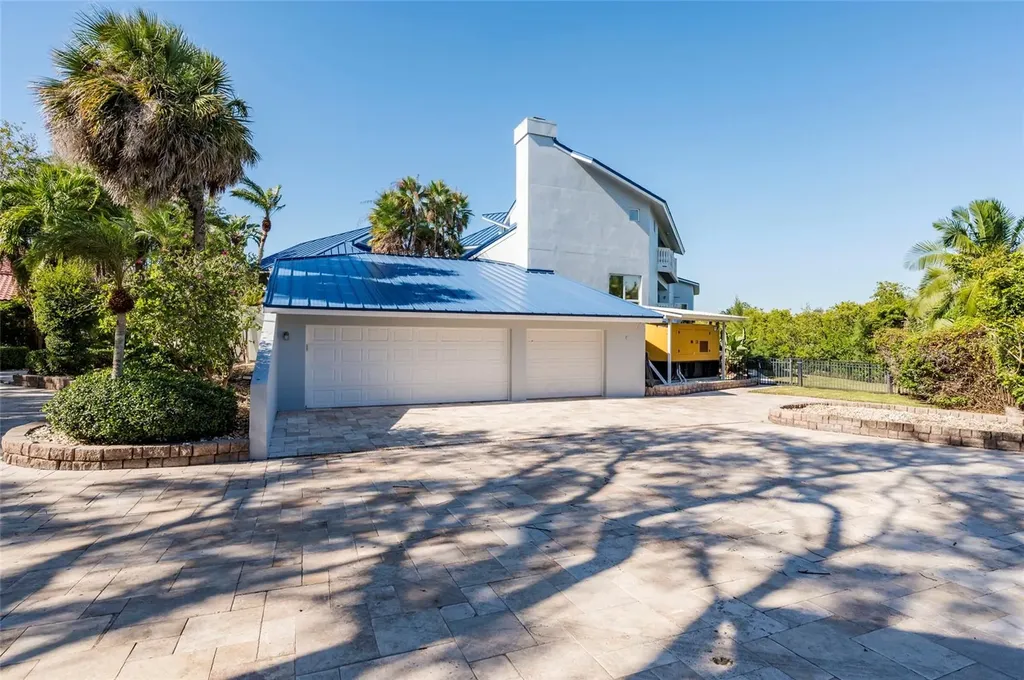 2268 Kings Point Drive Largo FL 33774
