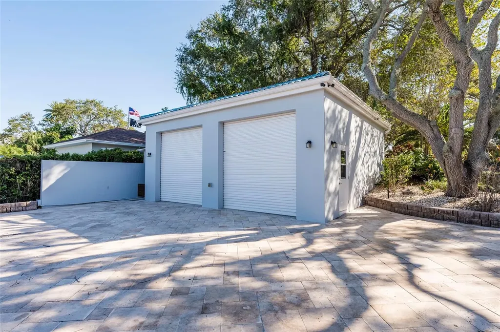 2268 Kings Point Drive Largo FL 33774