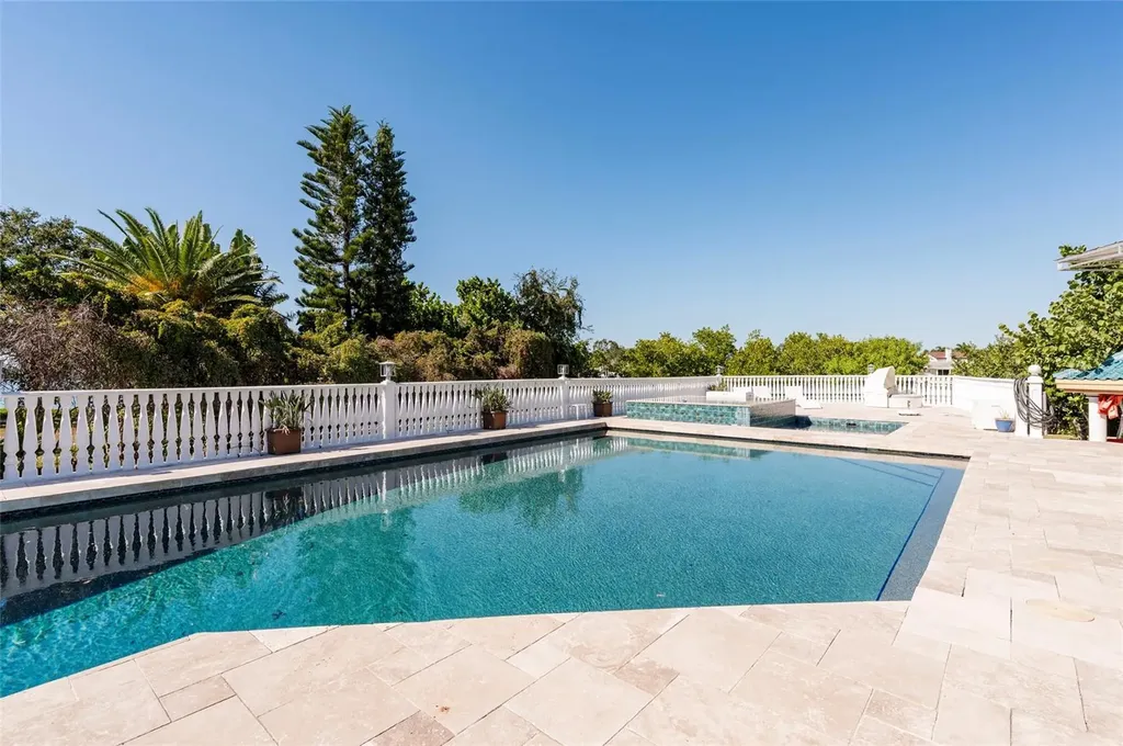 2268 Kings Point Drive Largo FL 33774