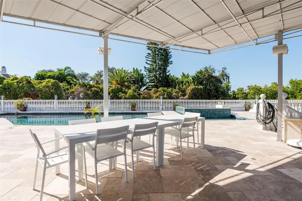 2268 Kings Point Drive Largo FL 33774
