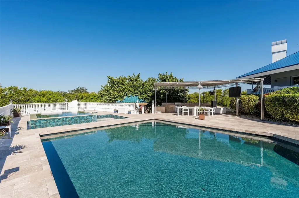 2268 Kings Point Drive Largo FL 33774