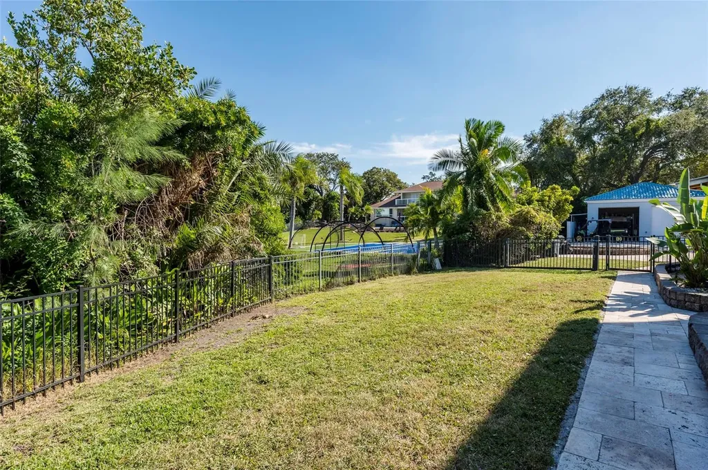 2268 Kings Point Drive Largo FL 33774