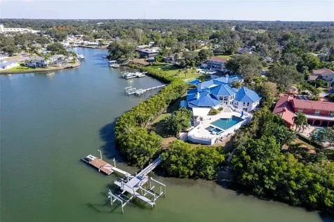 2268 Kings Point Drive Largo FL 33774