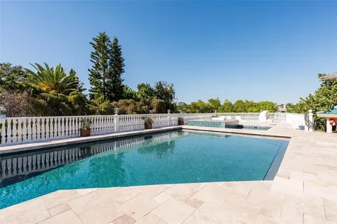 2268 Kings Point Drive Largo FL 33774