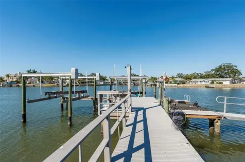 2268 Kings Point Drive Largo FL 33774
