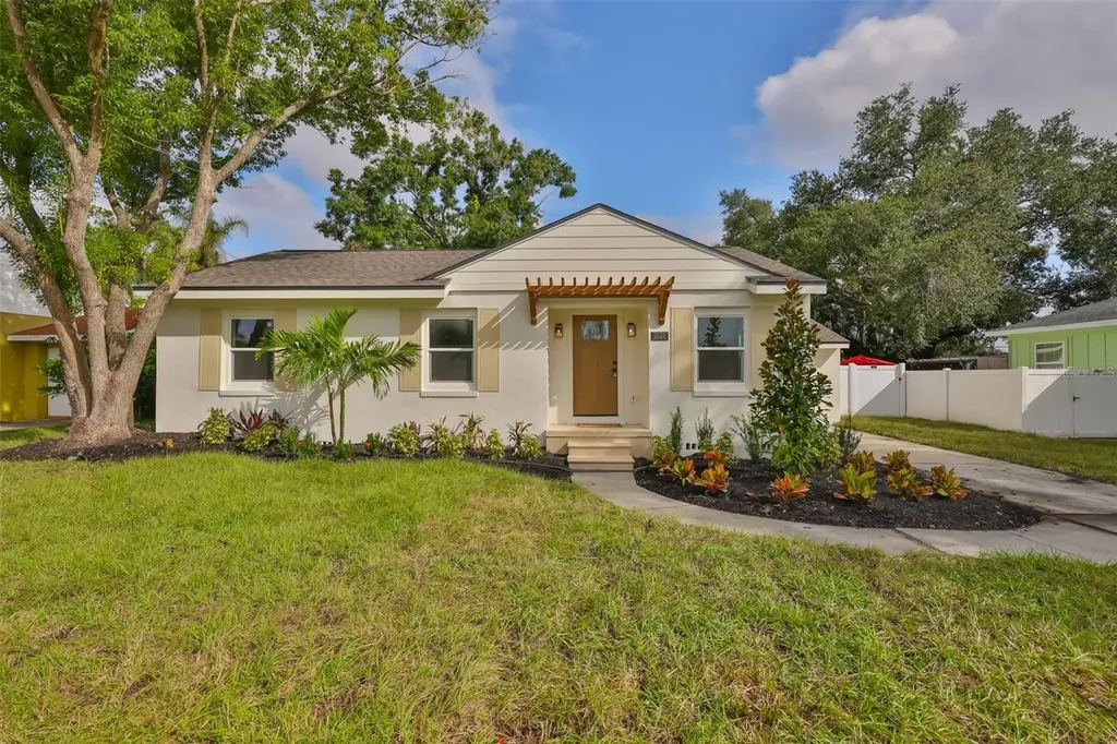 2125 W Ferris Avenue Tampa FL 33603