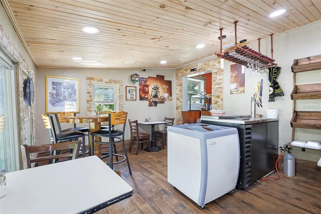 4630 Us Highway 17 De Leon Springs FL 32130