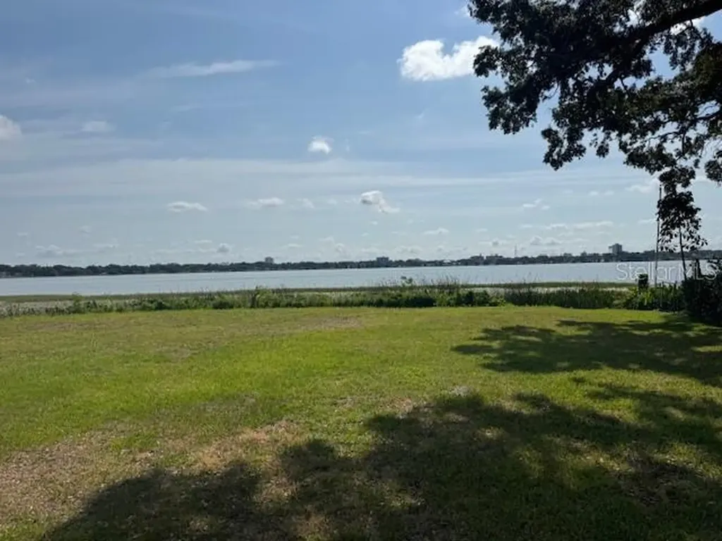 Lake Howard Drive NW Winter Haven FL 33880