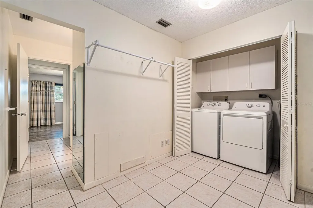 382 Club Manor Drive Sun City Center FL 33573