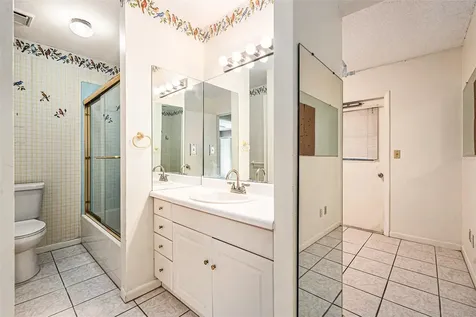 382 Club Manor Drive Sun City Center FL 33573