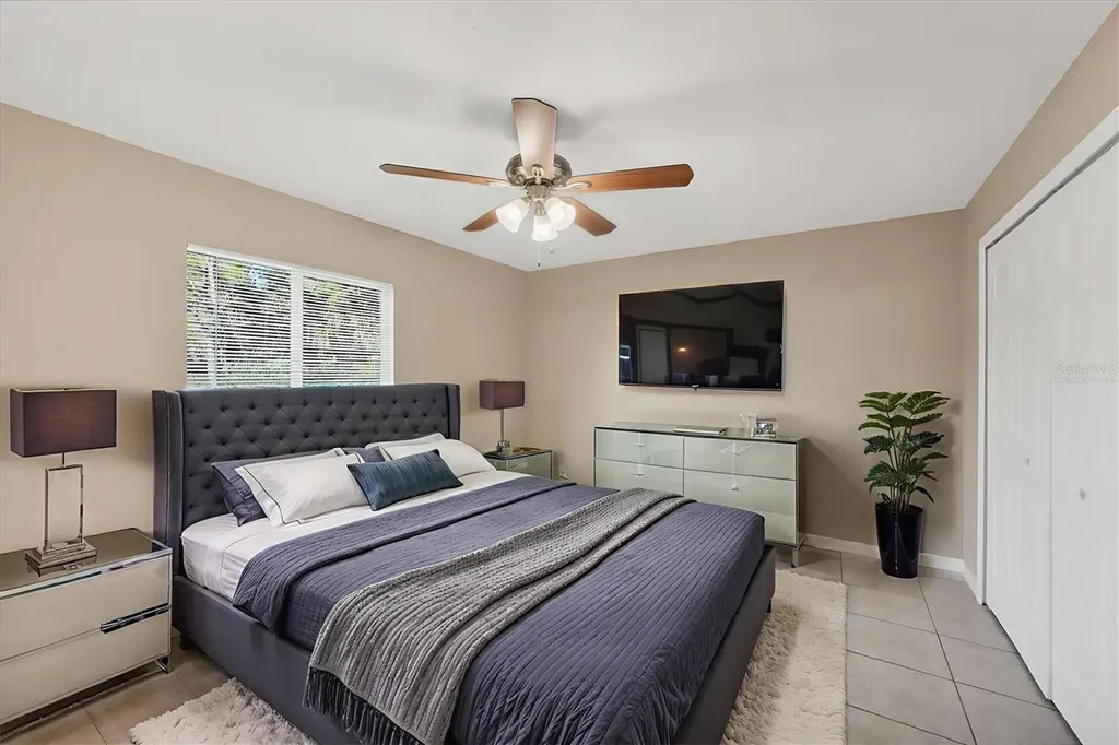 2415 Nowatney Avenue North Port FL 34286